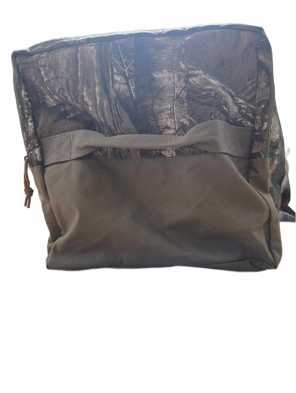 RedHead Camouflage Duffle Bag with Adjustable Strap - Picture 4 of 8